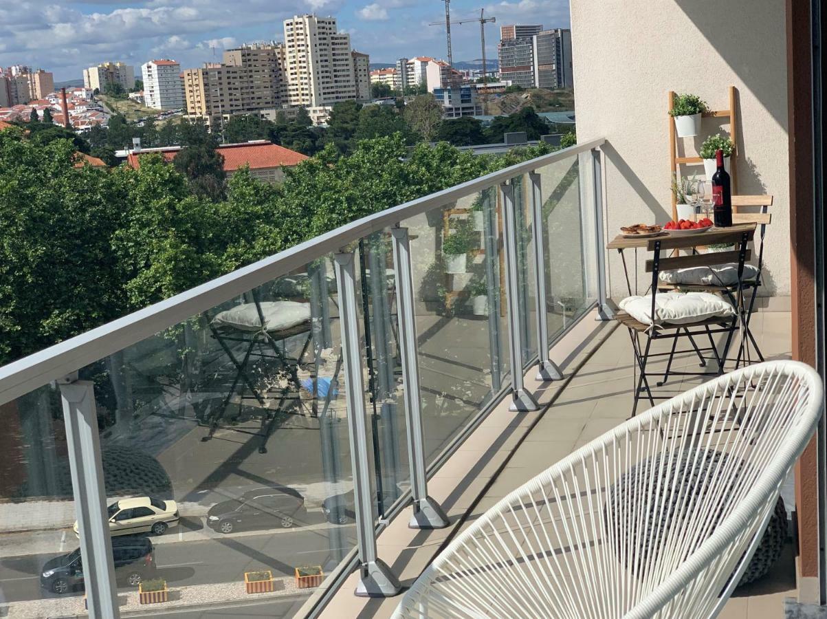 Charming Apartment With Balcony & Pool Lisbon Exterior photo